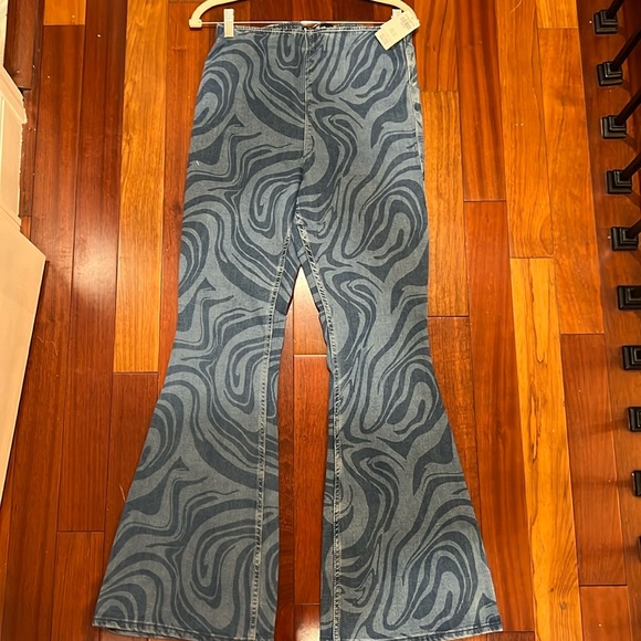 Jeans - Picture 1 of 7